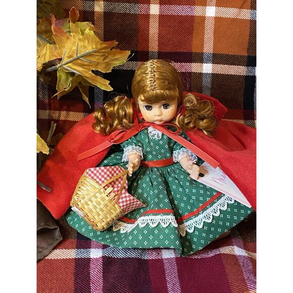 Beautiful Madame Alexander Little Red Riding Hood #140463 Tags, no box. 8" 90s - Picture 4 of 4